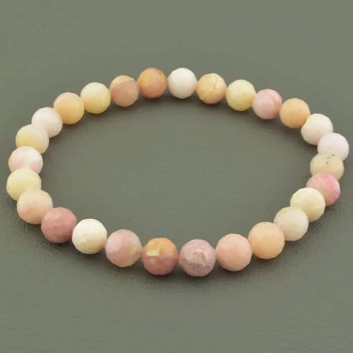 Опал: Магічний камінь світла та натхнення